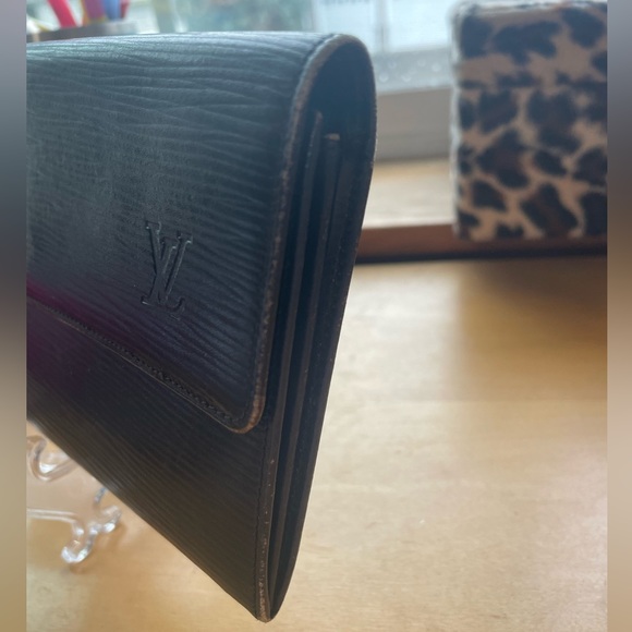 Louis Vuitton Epi Portefeuille Sarah Long Wallet Black - Picture 9 of 17